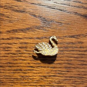 Elegant Gold-Tone Swan Brooch